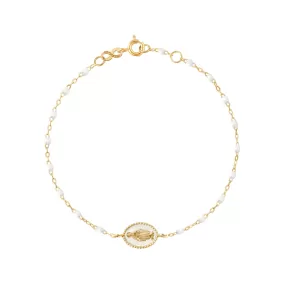 Madone resin charm Classic Gigi White bracelet, Yellow Gold, 6.7"